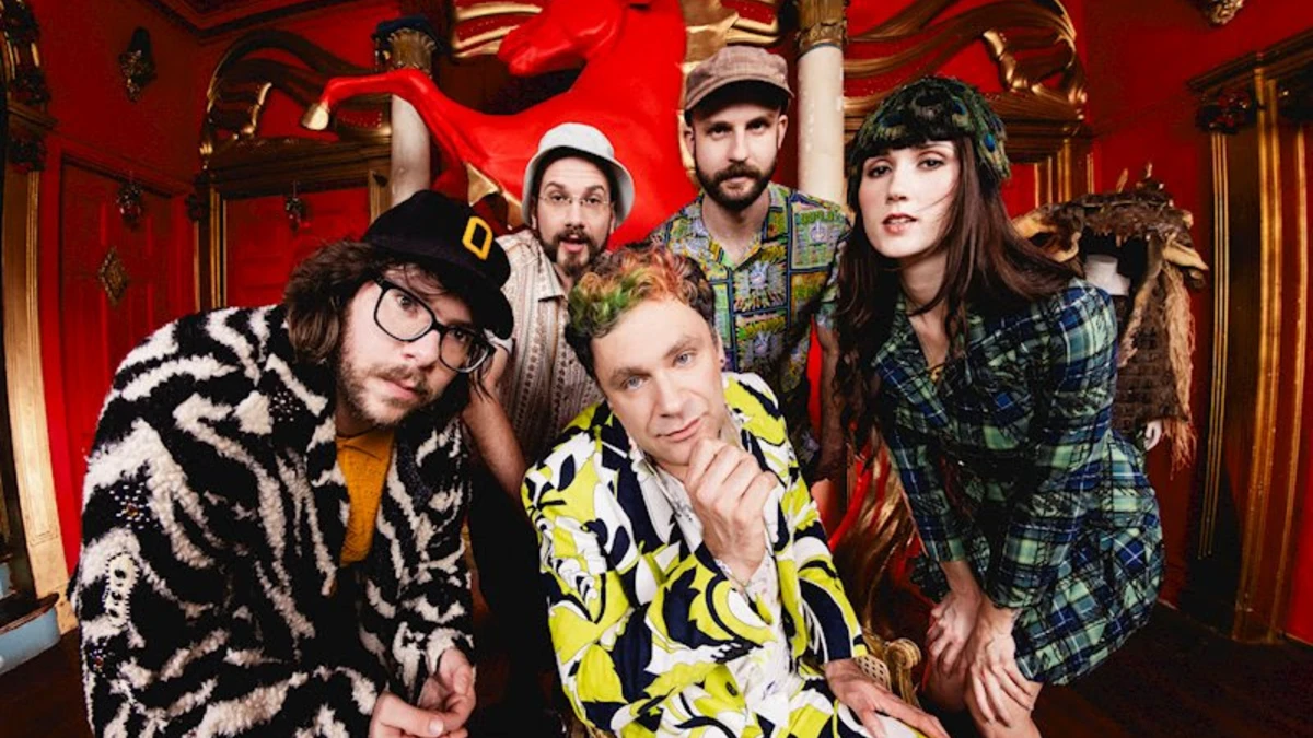 A banda de art-rock nova-iorquina ECCE SHNAK lança o eletrizante single "Own'd Thyself"
