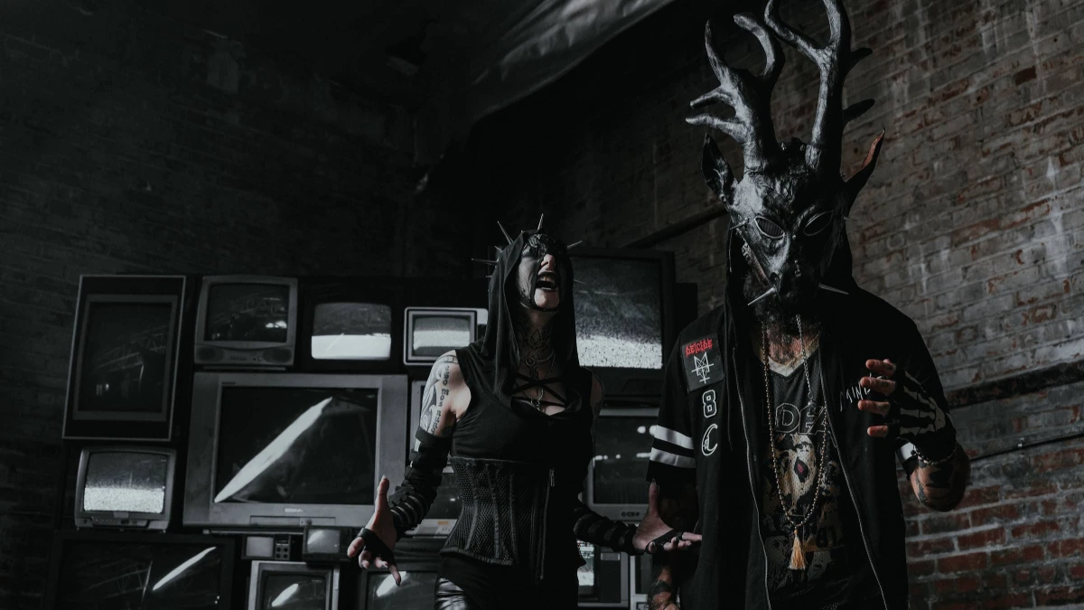 Já disponível: ANTANIA (EUA) - The Unholy 33 | Black Metal Industrial de Vanguarda C