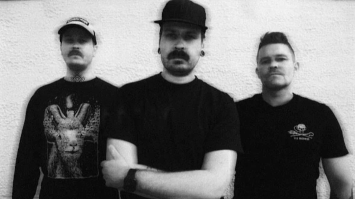 O trio finlandês de grind-crust Unborn Generation lançou o primeiro single, "Kuolleena eläjät"