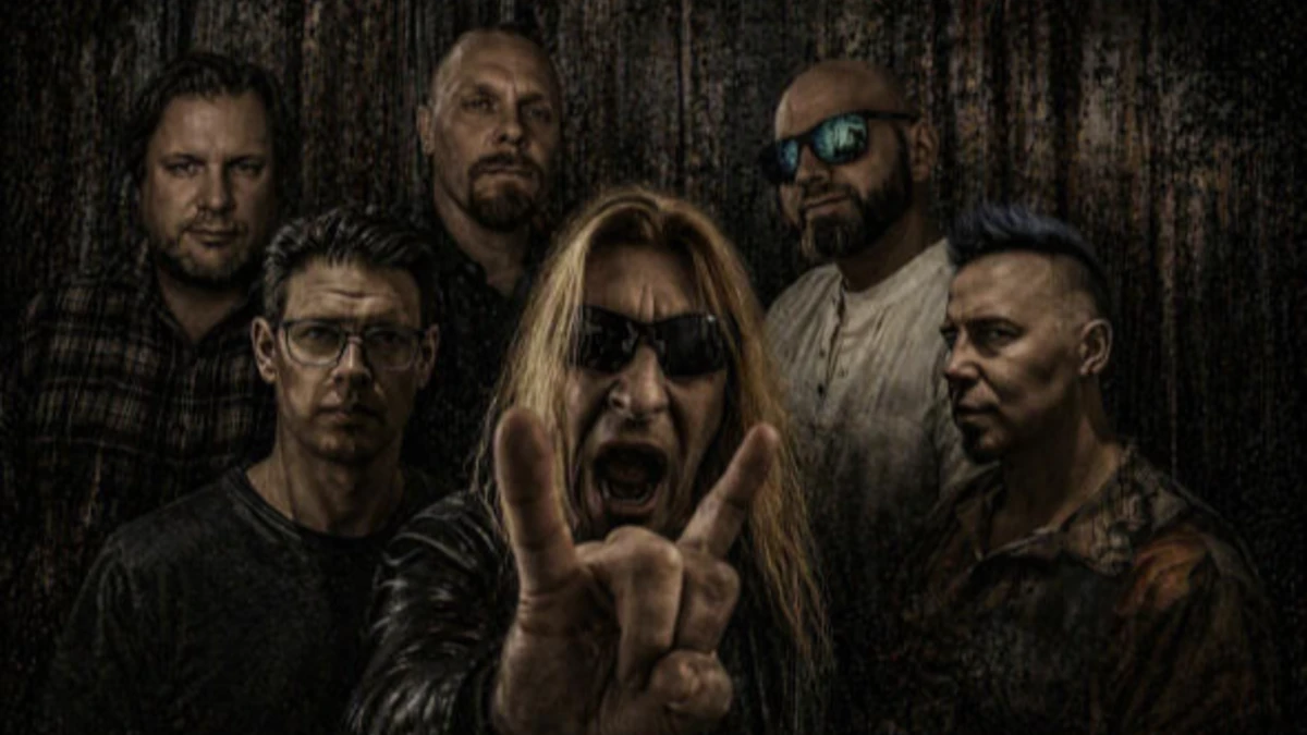 A banda finlandesa de metal progressivo End Of Abyss lança seu álbum de estreia