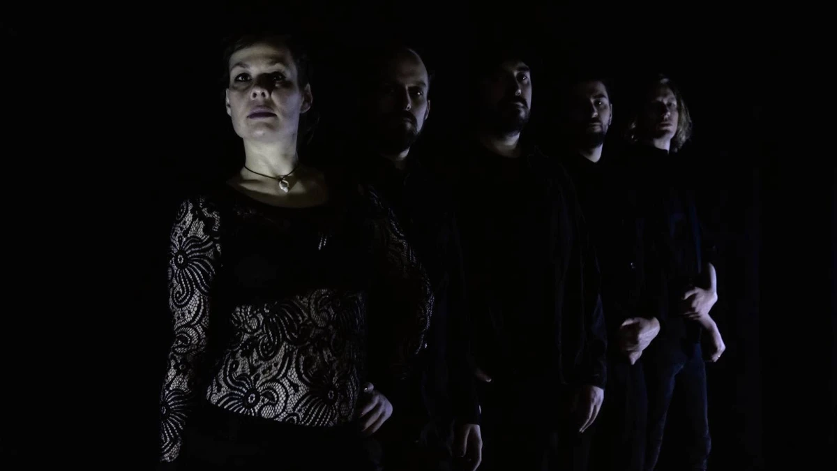 LȲKAA revela novo single “At His Behest” e anuncia álbum de estreia “Light Eater”